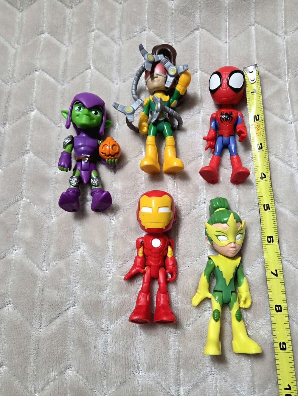 Marvel Mini Action Figure Set - 5 Figures Included